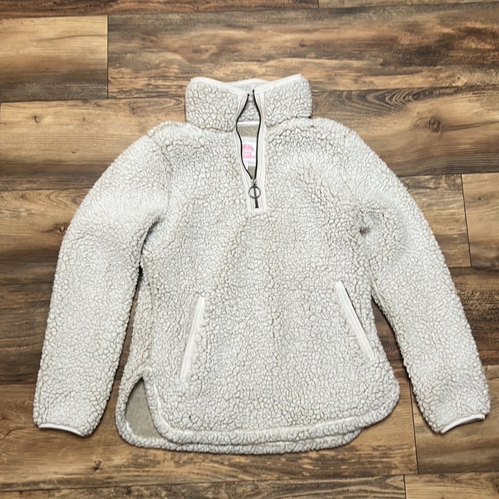 Cozy Sherpa pullover. Size small. Like new.